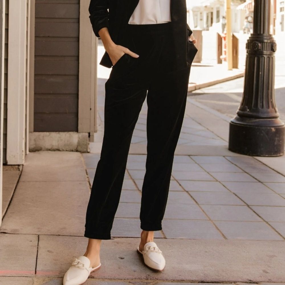 Baltic Born Archie Black Velvet Jogger Pants Size M Elastic Waist Pockets Party